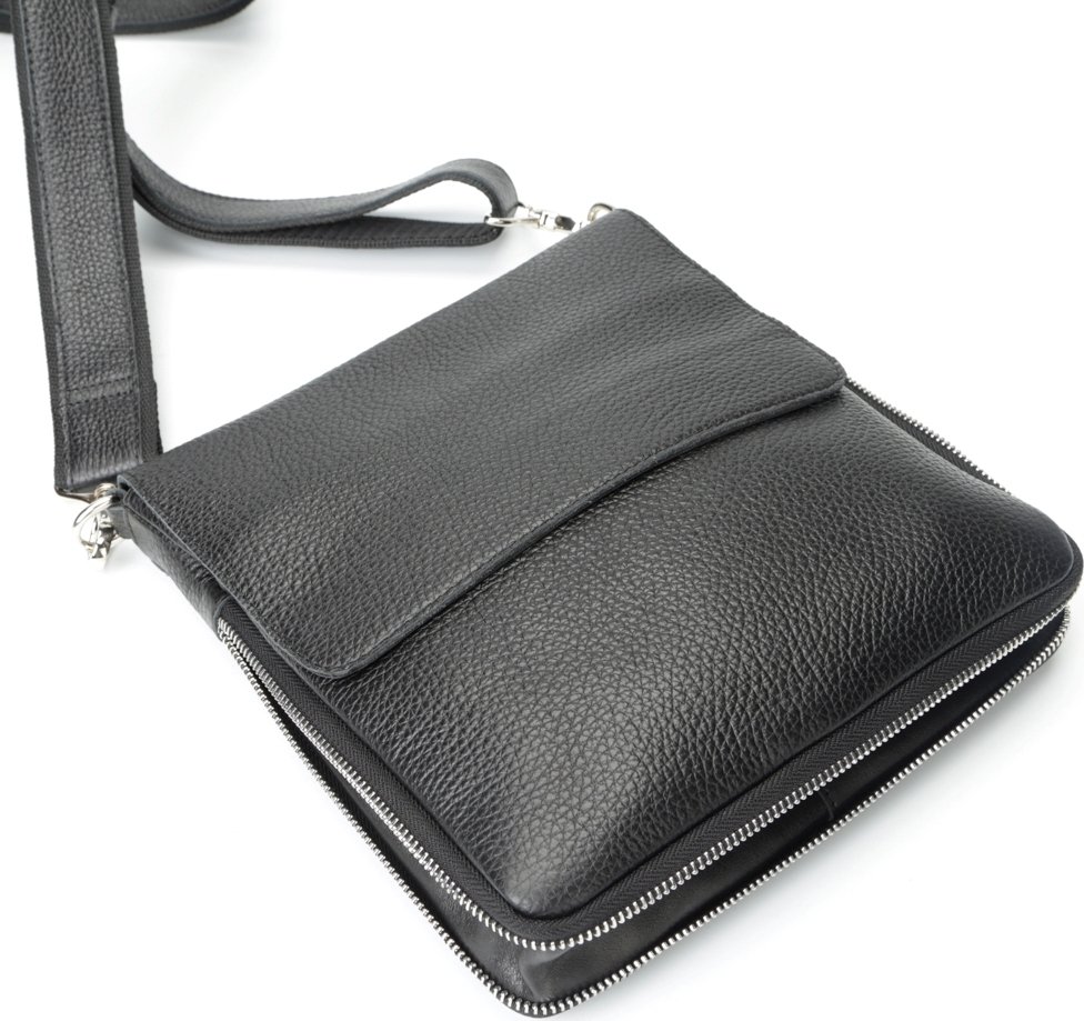 Мужская черная сумка через плечо из натуральной кожи с выраженной фактурой SHVIGEL (11016)