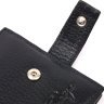 Черное мужское портмоне из натуральной кожи с крупно-выраженой фактурой на кнопке KARYA (2421037) - 3