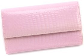 Лаковый кожаный женский кошелек Leather Collection 97751 розового цвета