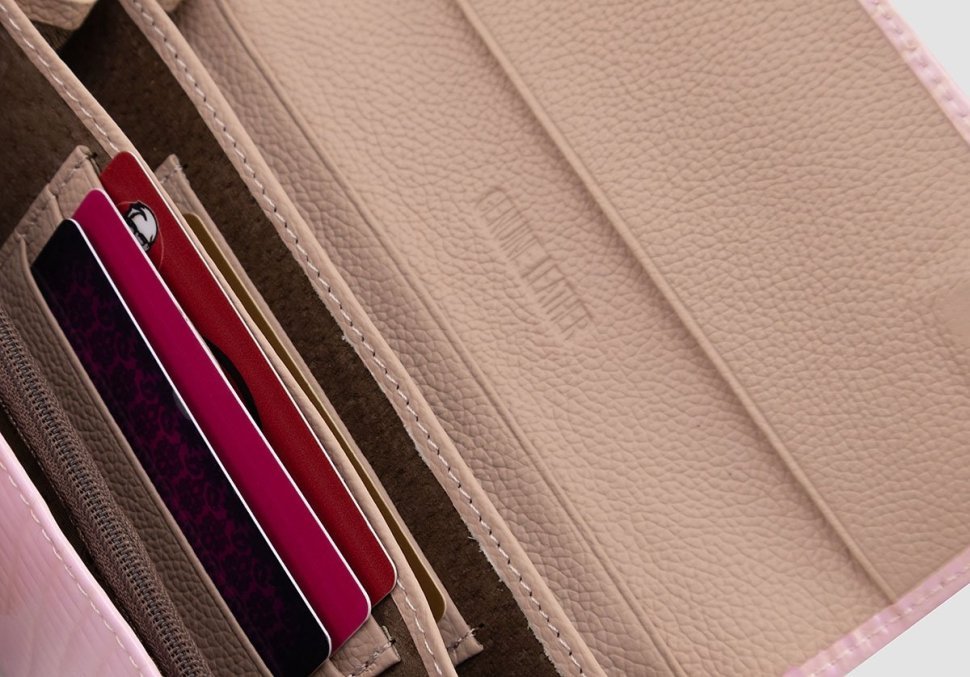 Лакований шкіряний жіночий гаманець Leather Collection 97751 рожевого кольору modnotak фото №9