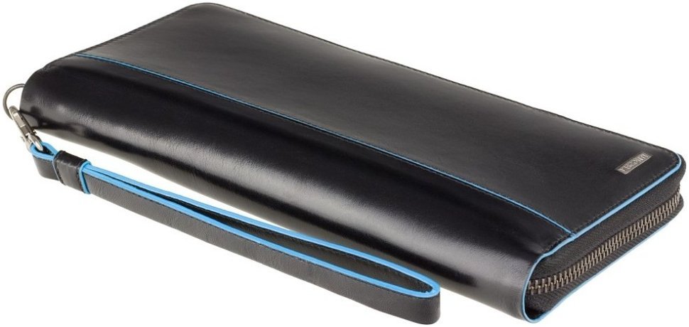 Черный дорожный мужской кошелек из натуральной кожи с синей окантовкой Visconti Alfred 69051