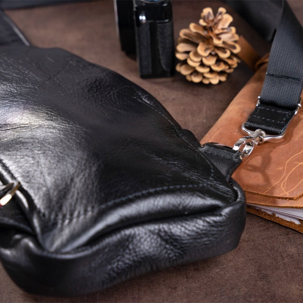 Практична чоловіча сумка-рюкзак із натуральної шкіри чорного кольору SHVIGEL (13903)
