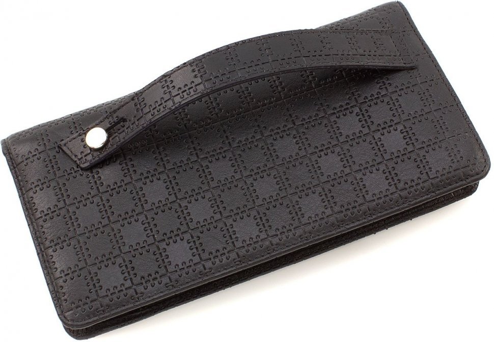 Великий шкіряний жіночий гаманець чорного кольору із стильним принтом KARYA (19896)