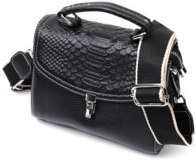 Стильная женская сумка из фактурной кожи черного цвета с ручкой Vintage 2422416