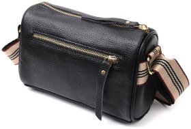 Повседневная женская сумка из кожи флотар с текстильным плечевым ремнем и украшением Vintage 102953 черного цвета