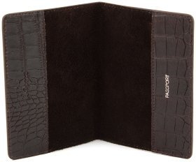 Обложка для паспорта темно-коричневого цвета из кожи с тиснением под крокодила KARYA (093-57)