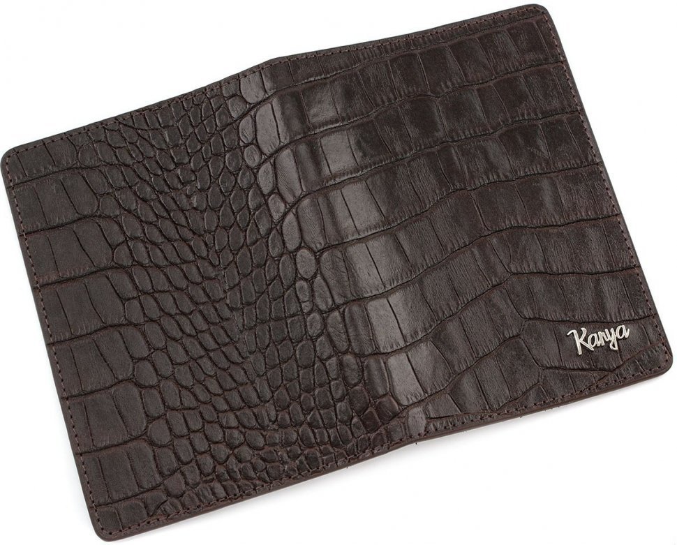 Обложка для паспорта темно-коричневого цвета из кожи с тиснением под крокодила KARYA (093-57)