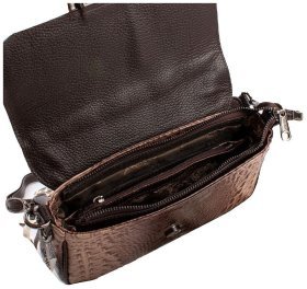 Повседневная женская сумка бежевого цвета из кожи с фактурой под крокодила Desisan 107853