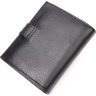 Черное классическое мужское портмоне из натуральной кожи с хлястиком на кнопке KARYA (2421040) - 2