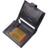 Черное классическое мужское портмоне из натуральной кожи с хлястиком на кнопке KARYA (2421040) - 4