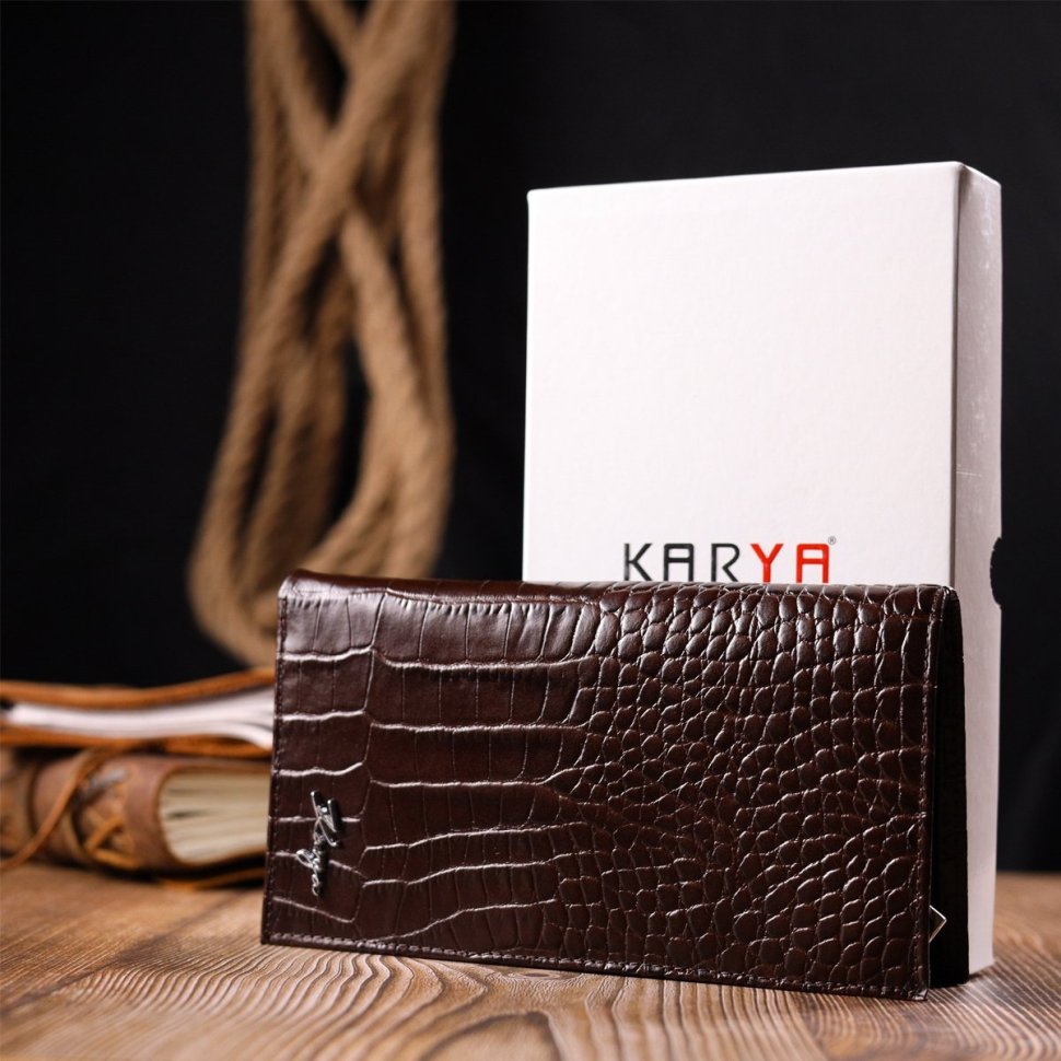 Коричневый вертикальный мужской бумажник из натуральной кожи с тиснением под крокодила KARYA (2421140)