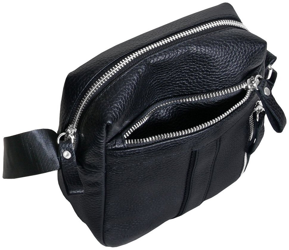 Компактна чоловіча сумка із фактурної шкіри чорного кольору через плече Vip Collection 102655 modnotak фото №5