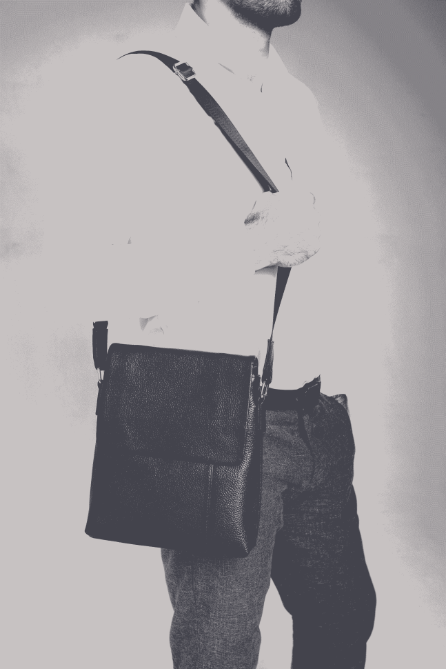 Шкіряна чоловіча сумка-планшет чорного кольору через плече з клапаном Tiding Bag (21553)
