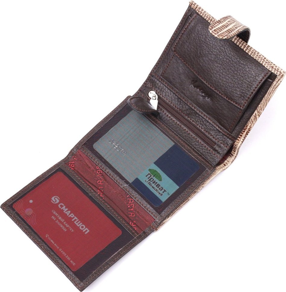 Компактный бежевый кошелек из натуральной кожи под змею на кнопке KARYA (2421041)