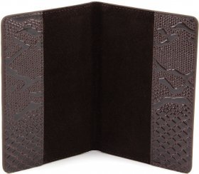 Обложка для паспорта темно-коричневого цвета из фактурной кожи KARYA (093-015) - 2