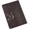 Обложка для паспорта темно-коричневого цвета из фактурной кожи KARYA (093-015) - 3