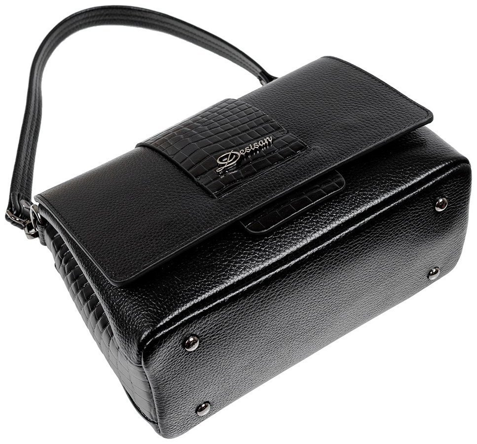 Деловая каркасная женская сумка из фактурной кожи с клапаном на магните и вставкой под кроко Desisan 107156 черного цвета modnotak фото №5