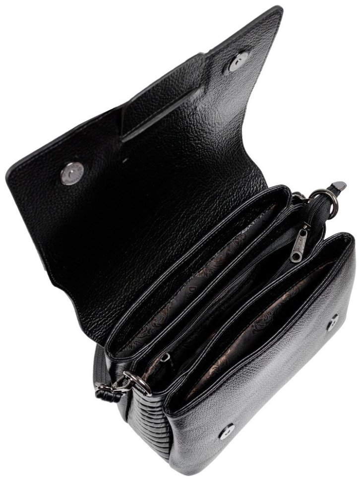 Деловая каркасная женская сумка из фактурной кожи с клапаном на магните и вставкой под кроко Desisan 107156 черного цвета modnotak фото №6