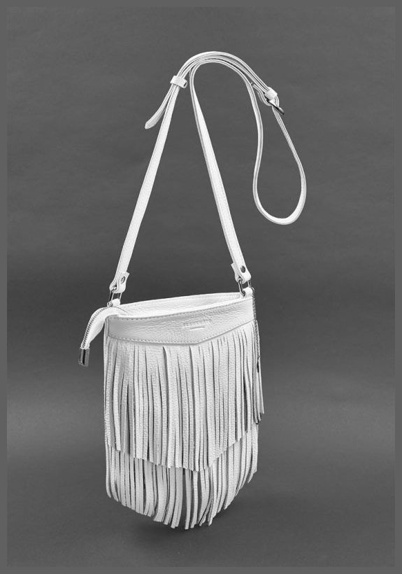 Шкіряна жіноча сумка-кроссбоді білого кольору з бахромою BlankNote Fleco 78856