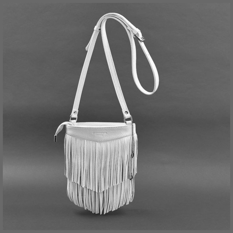 Шкіряна жіноча сумка-кроссбоді білого кольору з бахромою BlankNote Fleco 78856