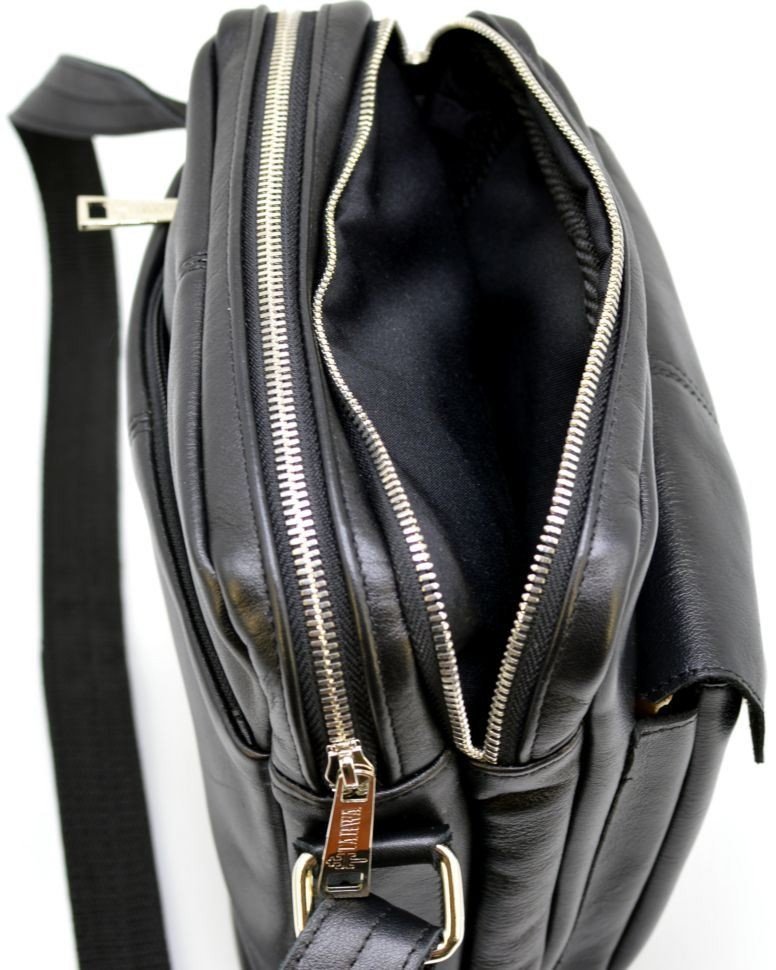 Чоловіча сумка з плечовим ременем з натуральної шкіри чорного кольору TARWA (19878)