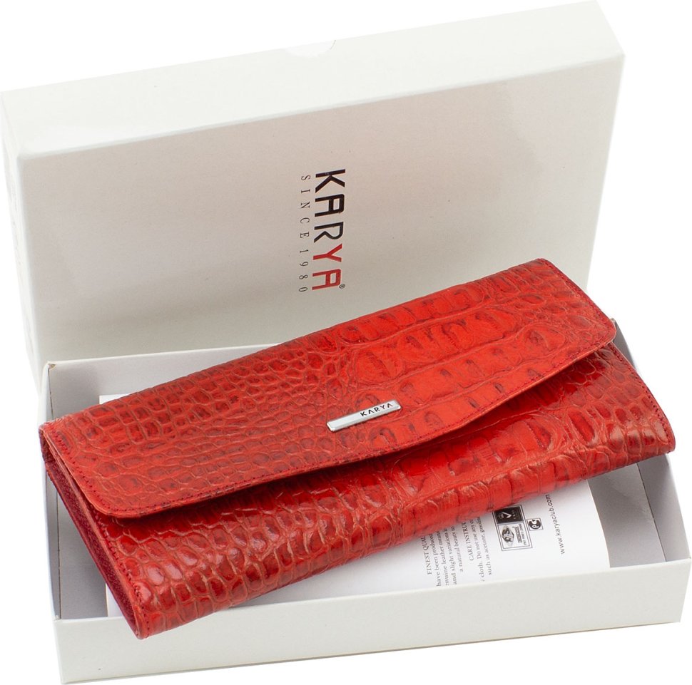 Шкіряний жіночий гаманець червоного кольору з клапаном на кнопці KARYA (21064)