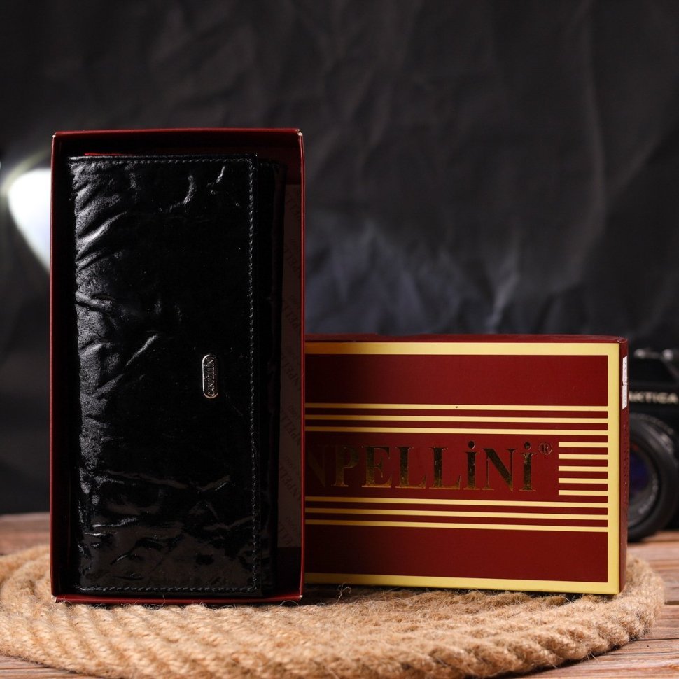 Лаковий жіночий гаманець із натуральної шкіри чорно-червоного кольору з клапаном на кнопці CANPELLINI (2421649)