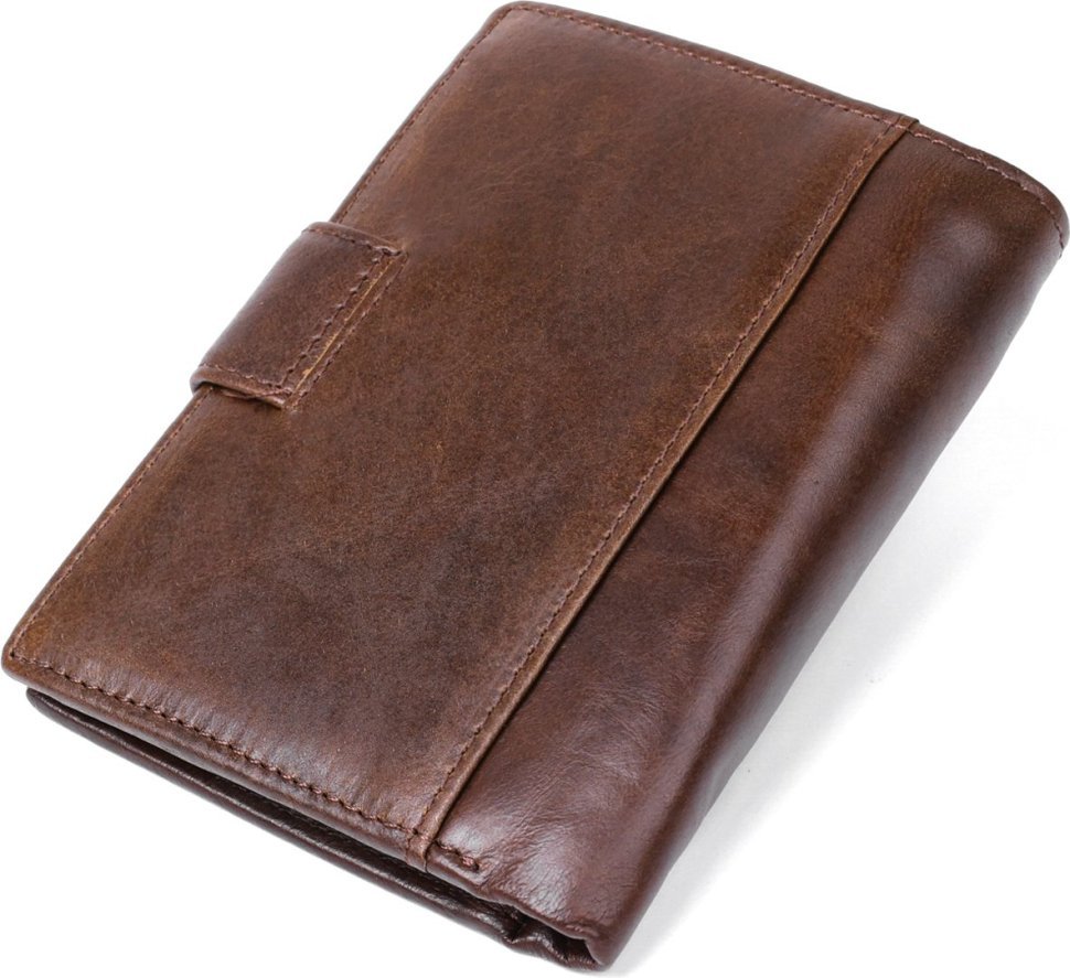 Коричневе чоловіче портмоне з гладкої шкіри з хлястиком на кнопці Vintage (2414925)