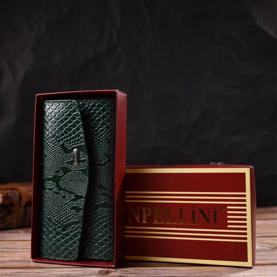 Жіночий лаковий гаманець зеленого кольору з натуральної шкіри з тисненням під змію CANPELLINI (2421694)