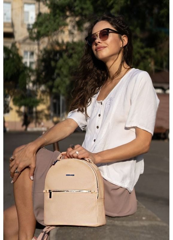 Жіночий міні-рюкзак з натуральної шкіри світло-бежевого кольору BlankNote Kylie (12837)