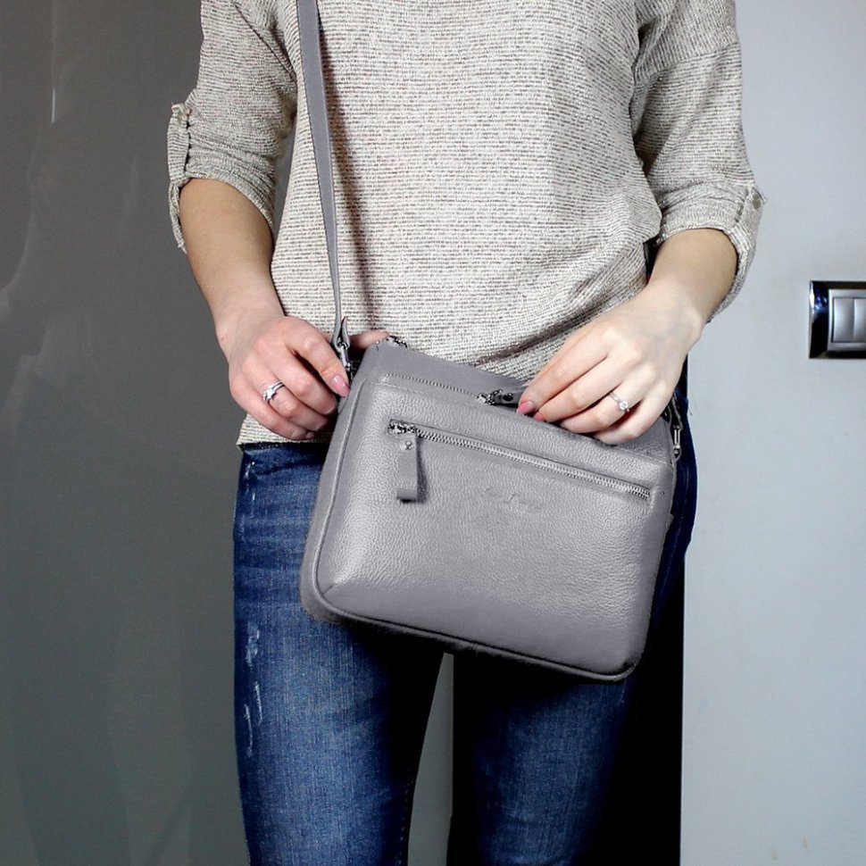 Сіра жіноча сумка з натуральної шкіри маленького розміру Issa Hara Мішель (27021)