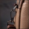 Маленька жіноча сумка з натуральної шкіри бежевого кольору на дві блискавки Vintage 2422322 - 9