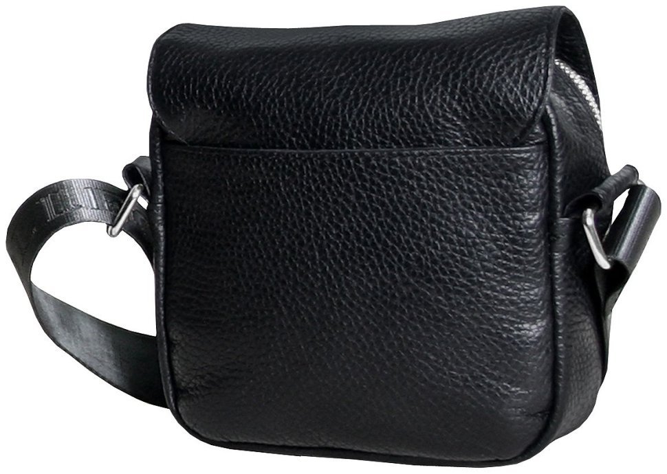 Невелика чоловіча сумка на магніті із фактурної шкіри через плече Vip Collection чорного кольору 102659 фото №3 Невелика чоловіча сумка на магніті із фактурної шкіри через плече Vip Collection чорного кольору 102659 modnotak фото №3