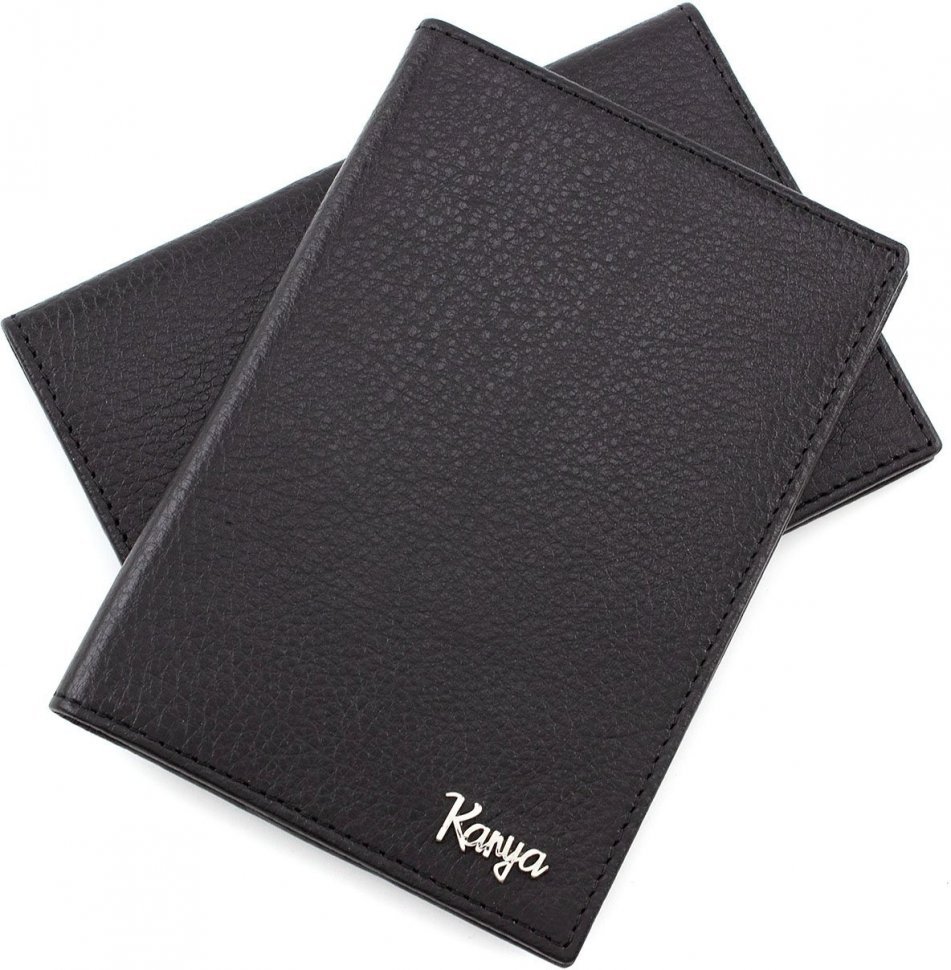 Чорна обкладинка для паспорта з фактурної шкіри KARYA (094-45)