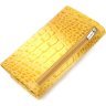 Женский желтый кошелек из натуральной кожи с тиснением под крокодила KARYA (2421145) - 2