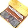 Жіночий жовтий гаманець із натуральної шкіри з тисненням під крокодила KARYA (2421145) - 5
