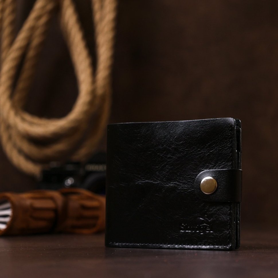 Черное кожаное мужское портмоне с фиксацией на хлястик и кнопку Shvigel (2416460)