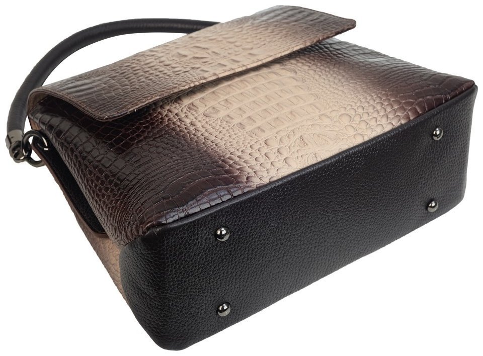 Каркасная женская сумка из натуральной кожи с фактурой под кроко с клапаном на магните Desisan 107559 бежевого цвета modnotak фото №5