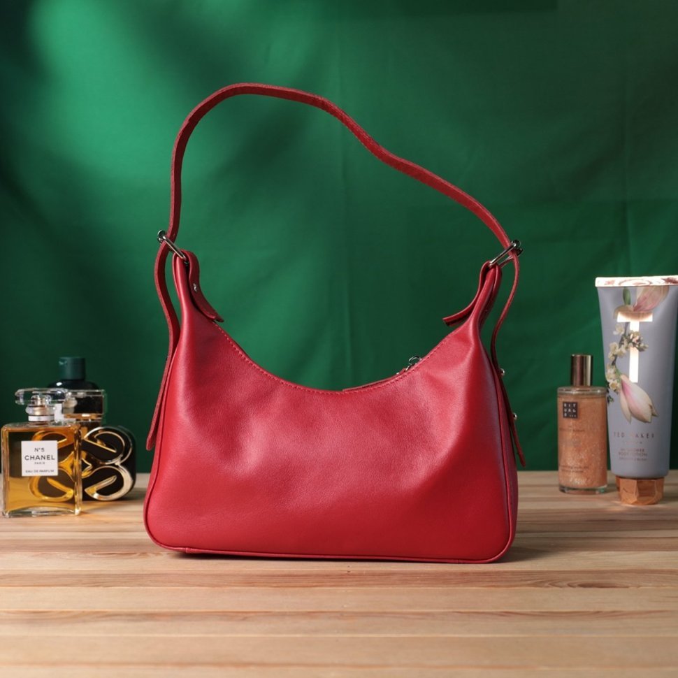 Женская стильная сумка-багет из гладкой натуральной кожи Shvigel 2422832 Красная modnotak фото №9