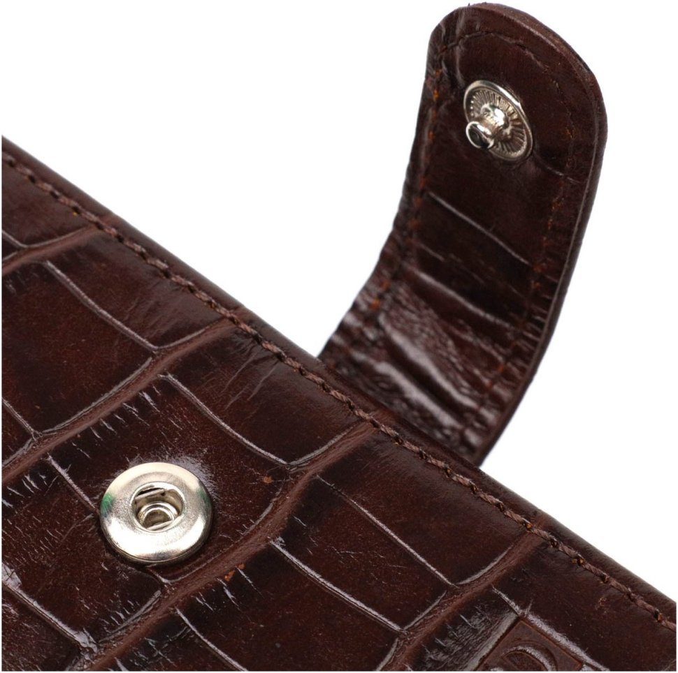 Мужской горизонтальный кошелек из натуральной кожи коричневого цвета с тиснением под крокодила BOND (2422043)