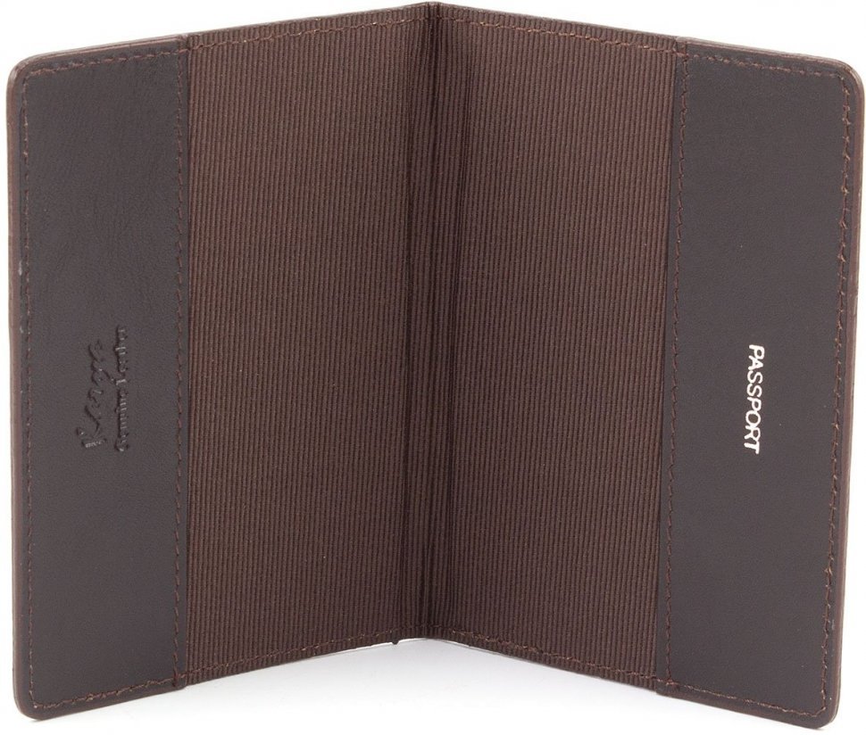 Темно-коричнева обкладинка для паспорта з гладкої шкіри KARYA (093-9)