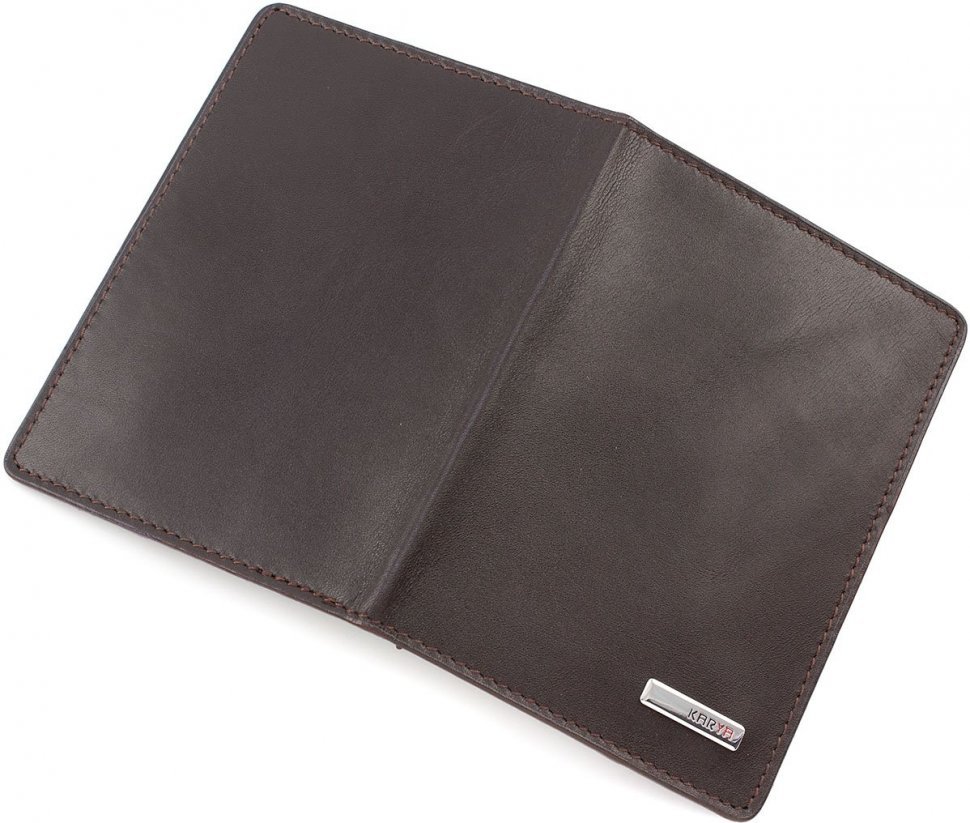 Темно-коричнева обкладинка для паспорта з гладкої шкіри KARYA (093-9)