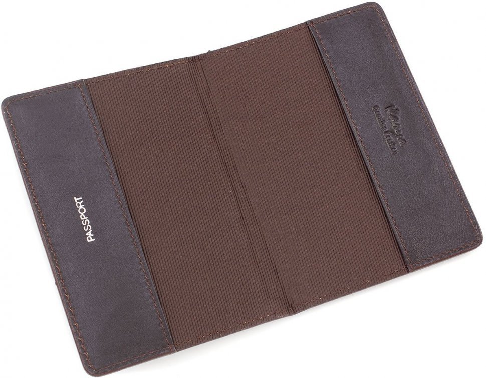 Темно-коричневая обложка для паспорта из гладкой кожи KARYA (093-9)