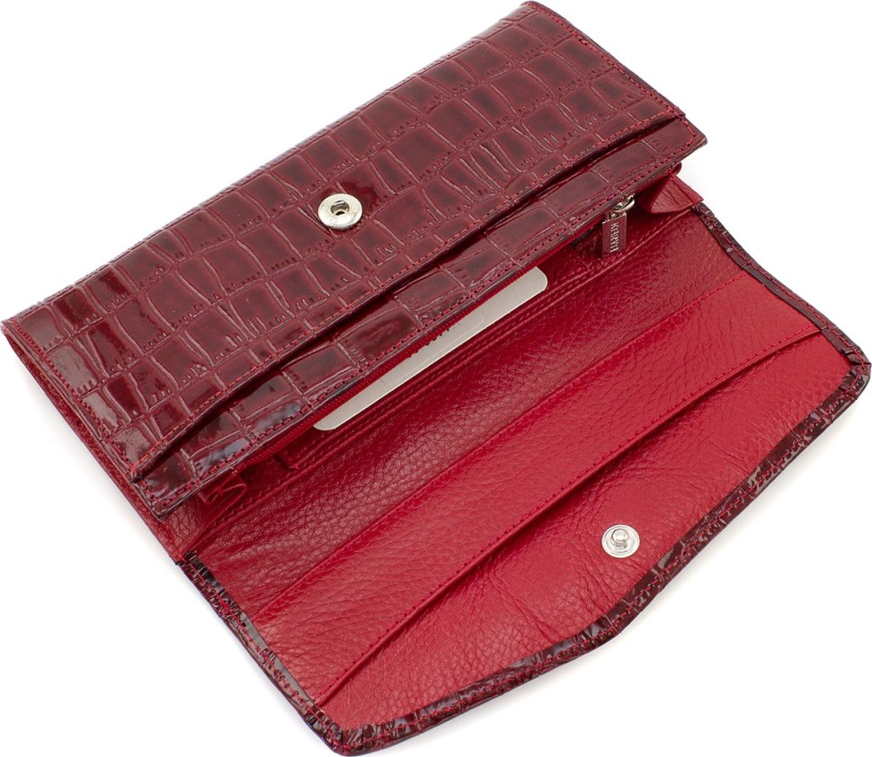 Довгий жіночий лаковий гаманець червоного кольору з клапаном на кнопці KARYA (21055)
