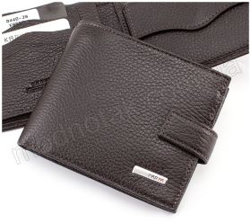 Шкіряний коричневий гаманець з хлястиком на кнопці KARYA (0440-39)