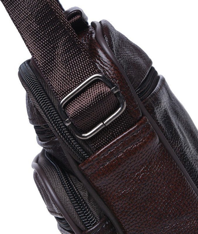 Чоловіча шкіряна сумка-барсетка маленького розміру у темно-коричневому кольорі Keizer (22058)