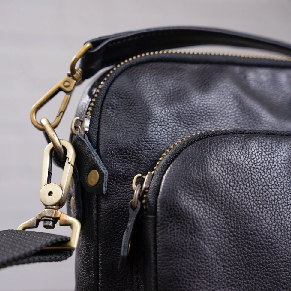 Мужская кожаная сумка черного цвета на плечо SHVIGEL (2419110)