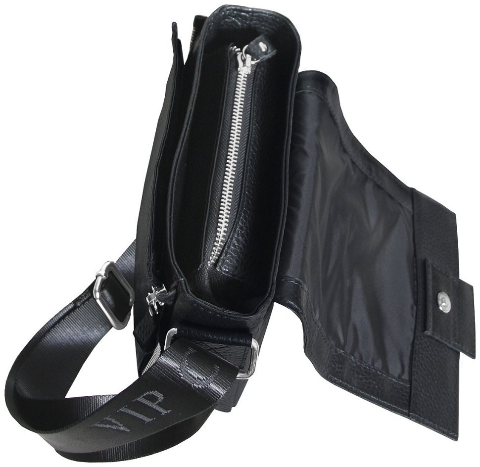 Шкіряна чоловіча сумка через плече із клапаном на магніті Vip Collection чорного кольору 102661 фото №3 Шкіряна чоловіча сумка через плече із клапаном на магніті Vip Collection чорного кольору 102661 modnotak фото №3