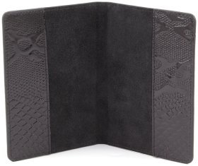 Черная обложка для паспорта из натуральной лаковой кожи под змею KARYA (093-013)