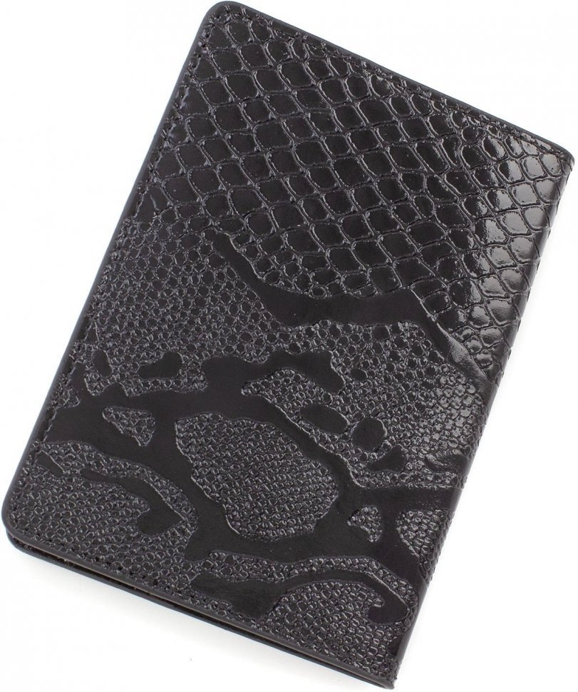 Чорна обкладинка для паспорта з натуральної лакової шкіри під змію KARYA (093-013)